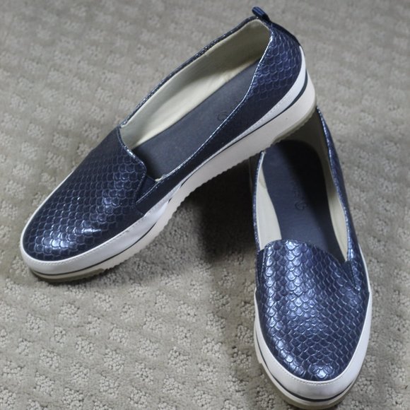 Baretraps Hope Women's 8M Blue Faux Snakeskin Embossed Heeled Loafers Shoes - Picture 1 of 6